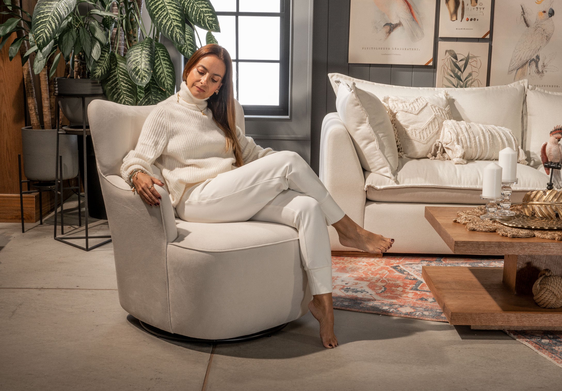 Poltrona Giratoria Madonna Cozy con Brazos Tela y Cuero