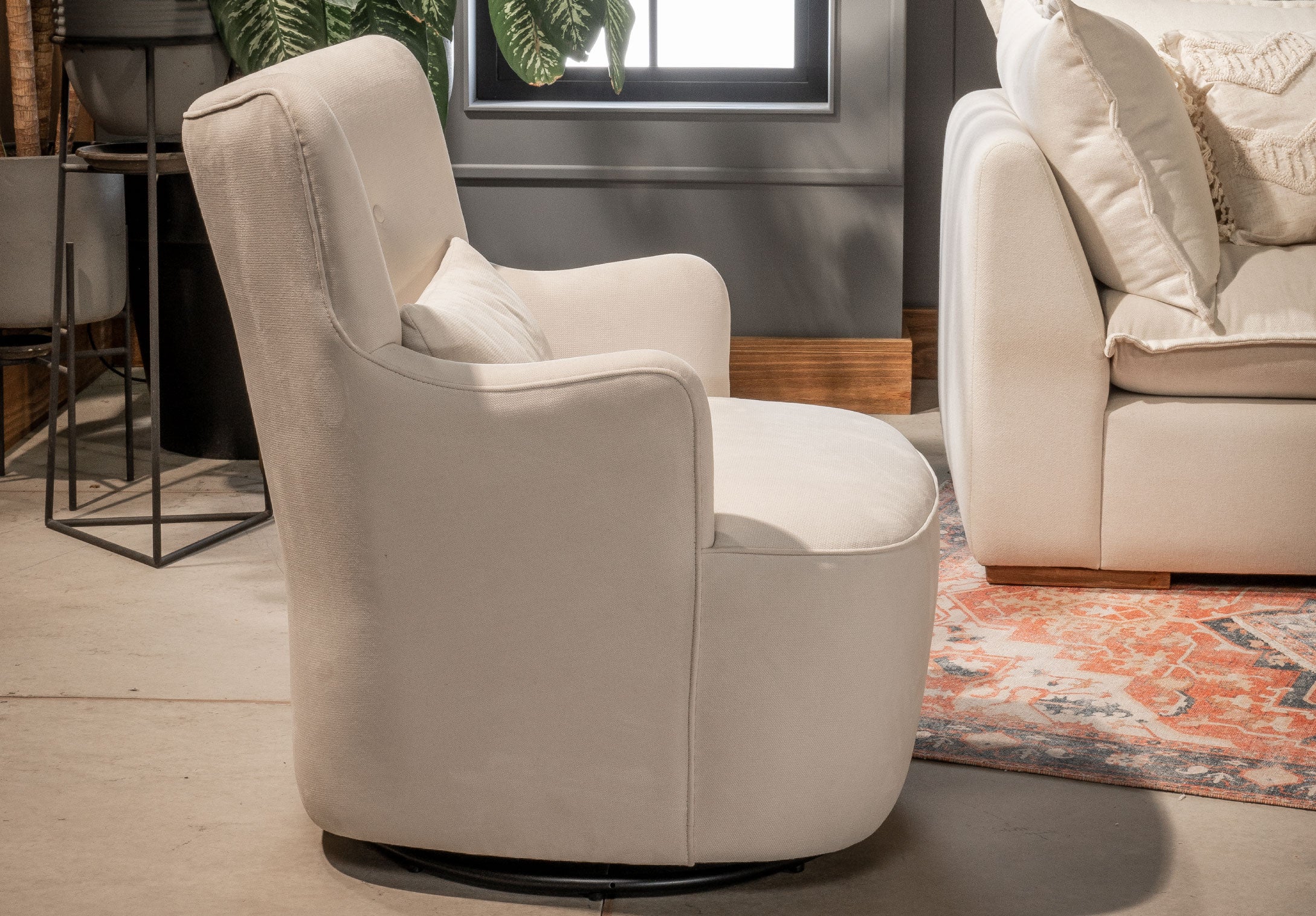 Poltrona Giratoria Madonna Cozy con Brazos Tela y Cuero