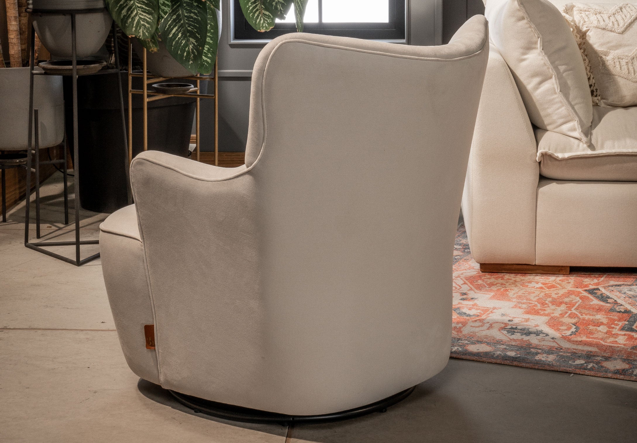 Poltrona Giratoria Madonna Cozy con Brazos Tela y Cuero