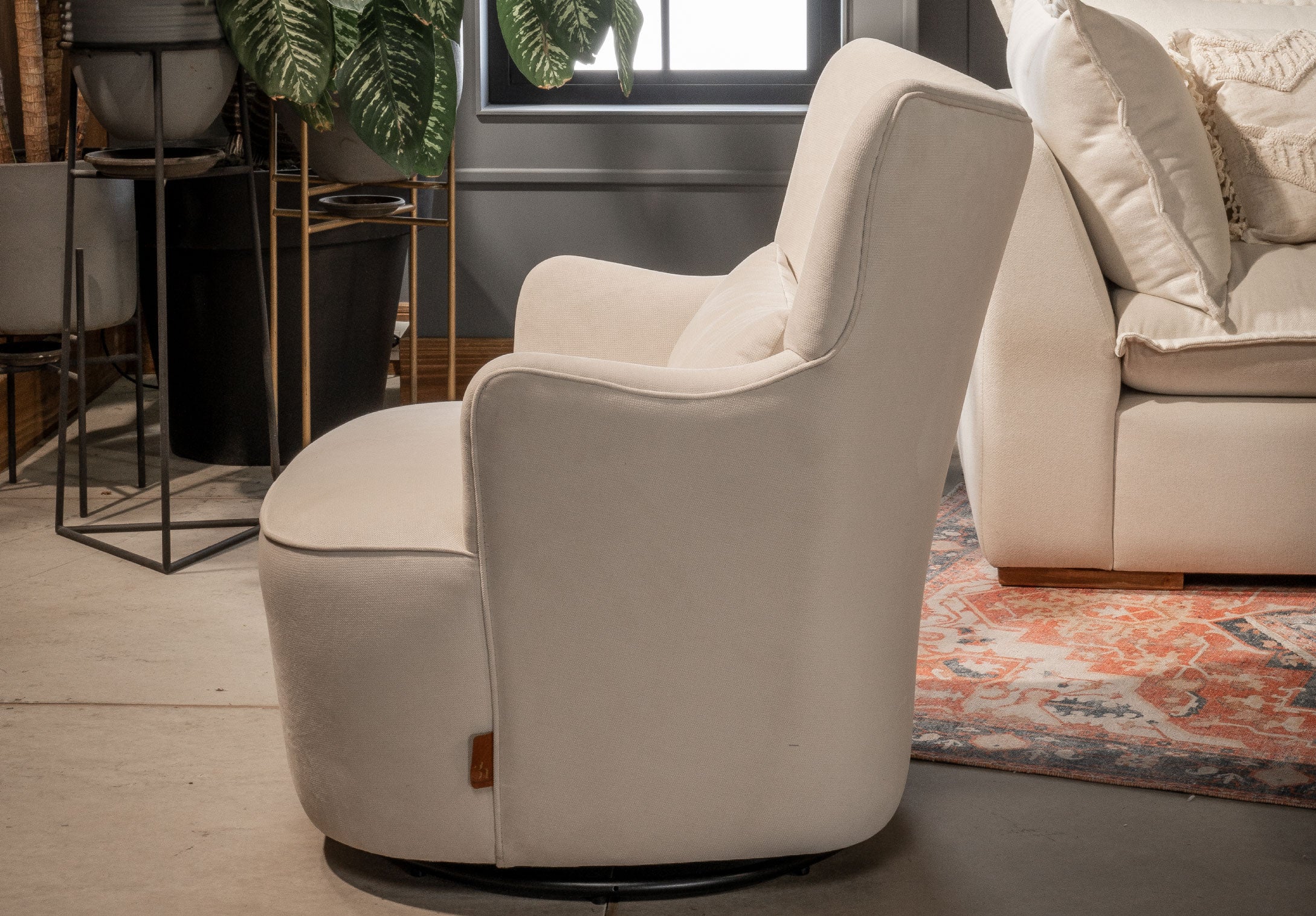 Poltrona Giratoria Madonna Cozy con Brazos Tela y Cuero