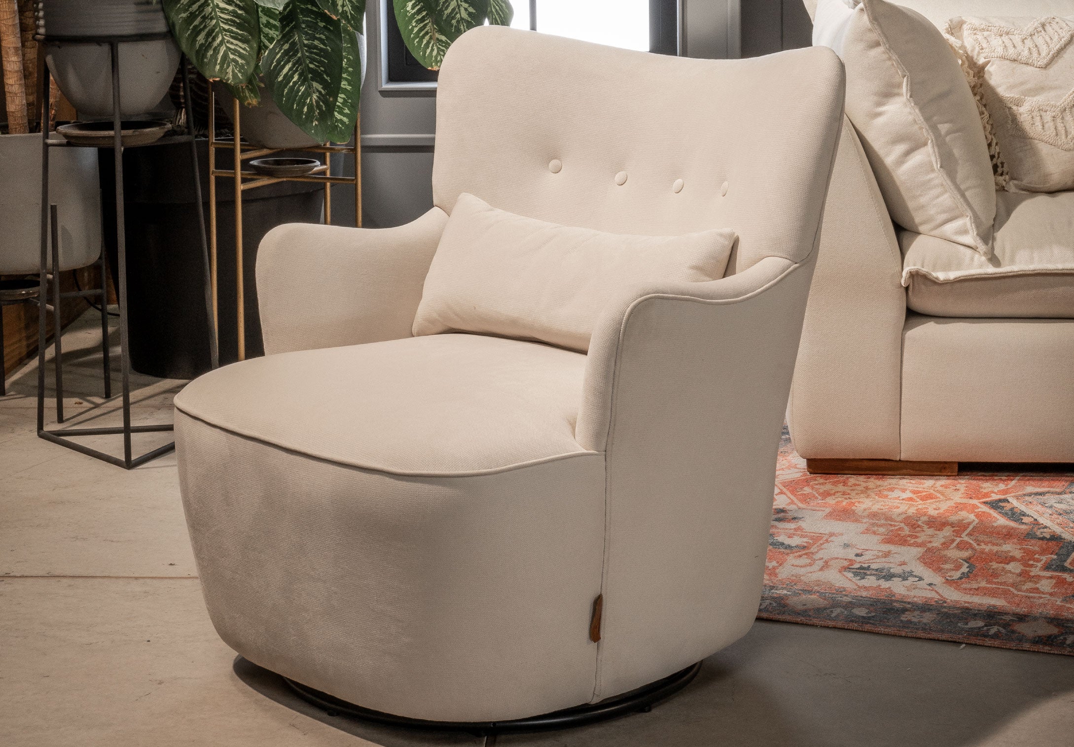 Poltrona Giratoria Madonna Cozy con Brazos Tela y Cuero