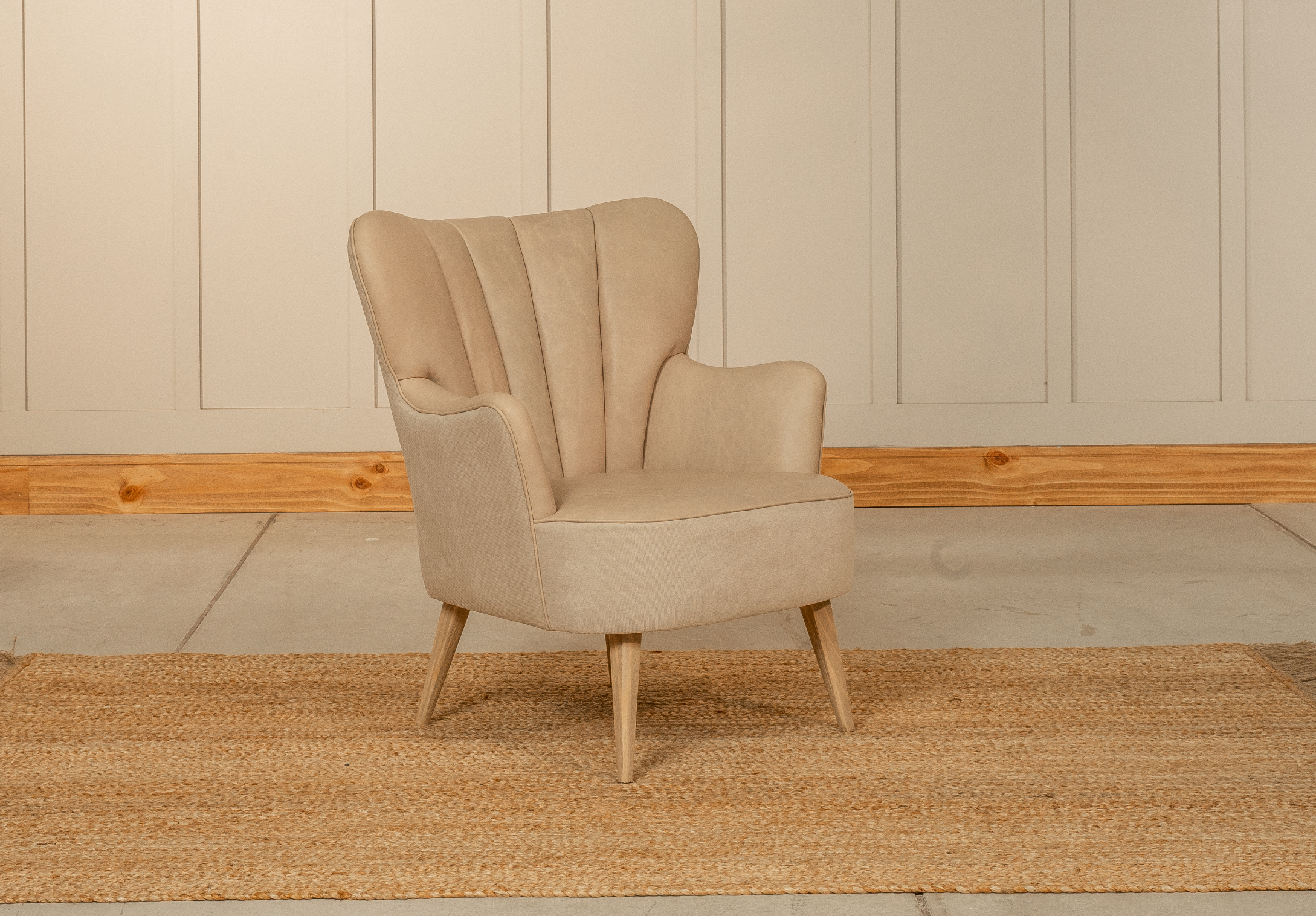 Silla Madonna Shell con Brazos Cuero
