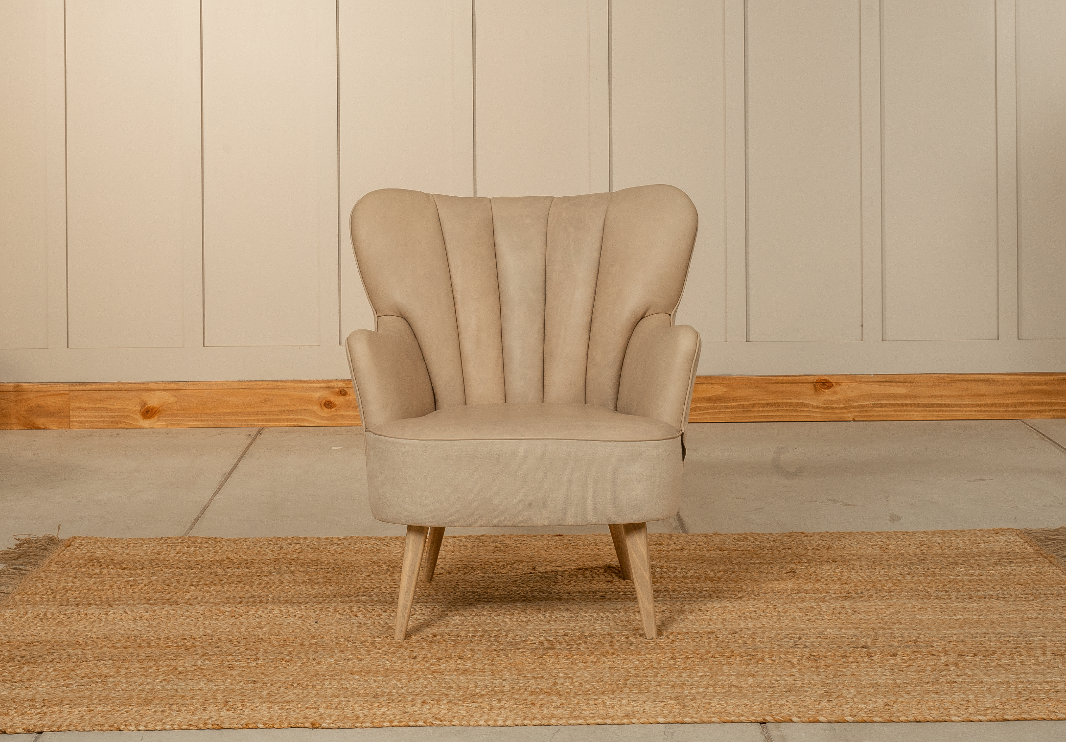 Silla Madonna Shell con Brazos Cuero