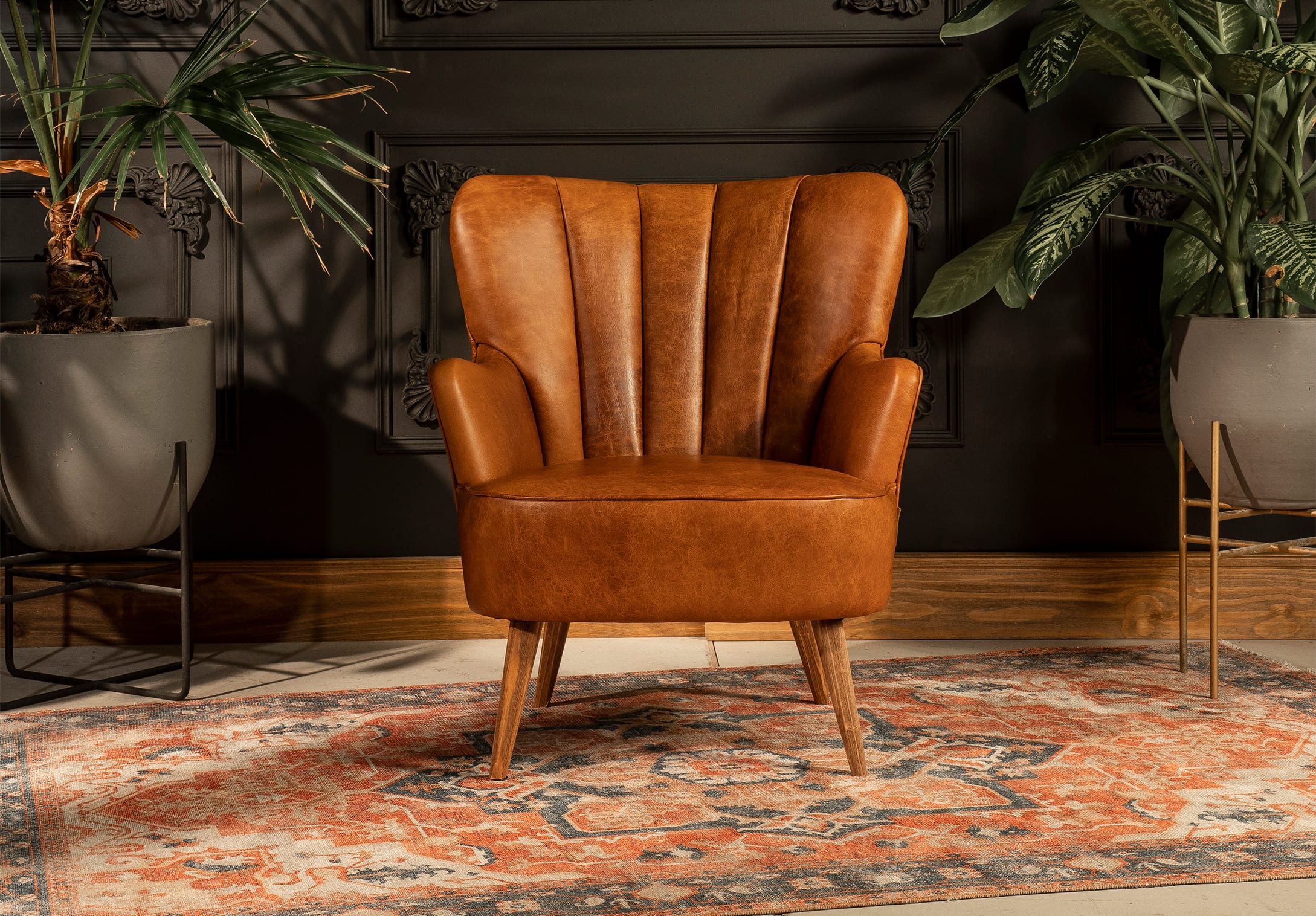 Silla Madonna Shell con Brazos Cuero