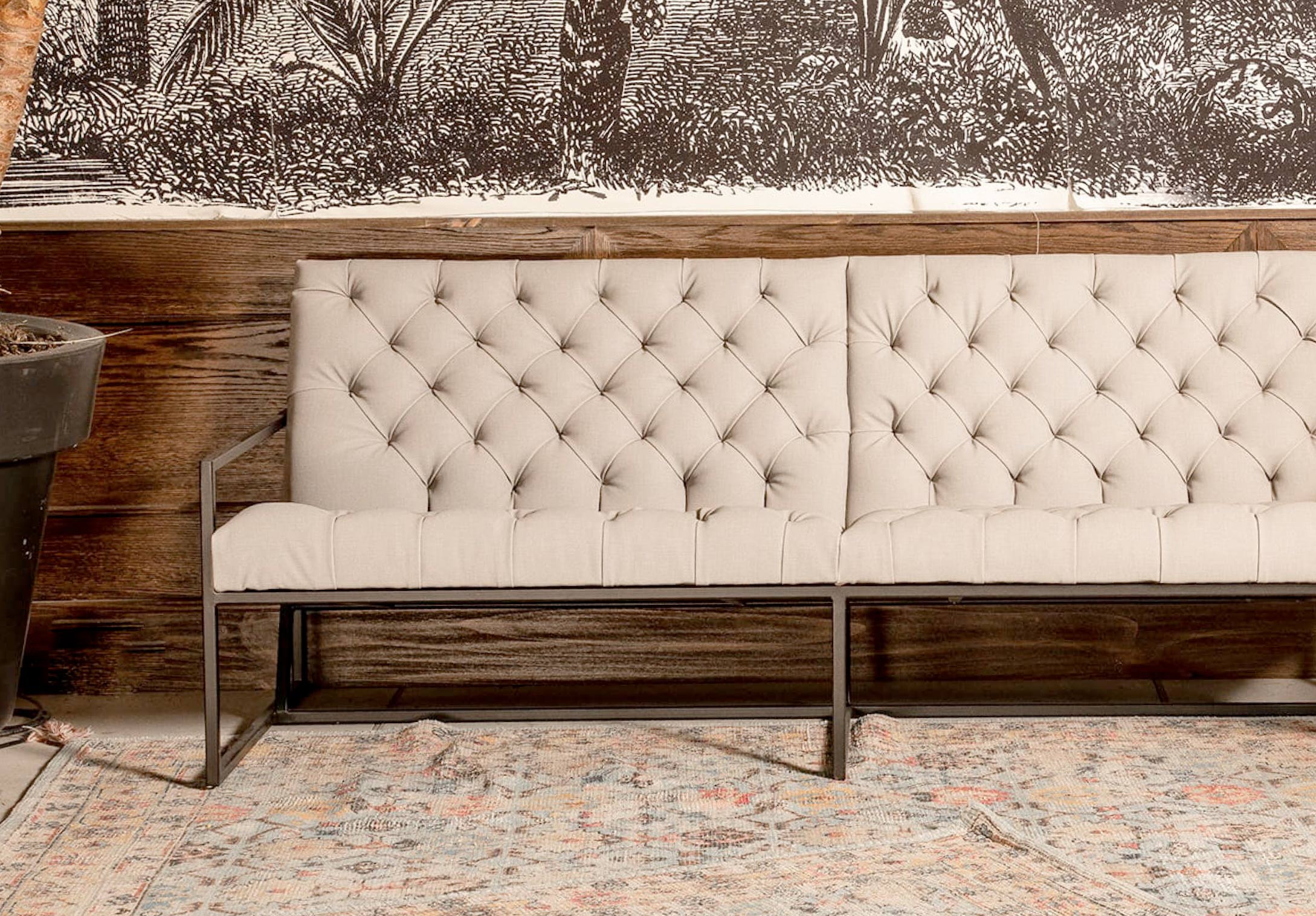 Sofá Ferrara Capitoneado en Tela o Tela para Exterior