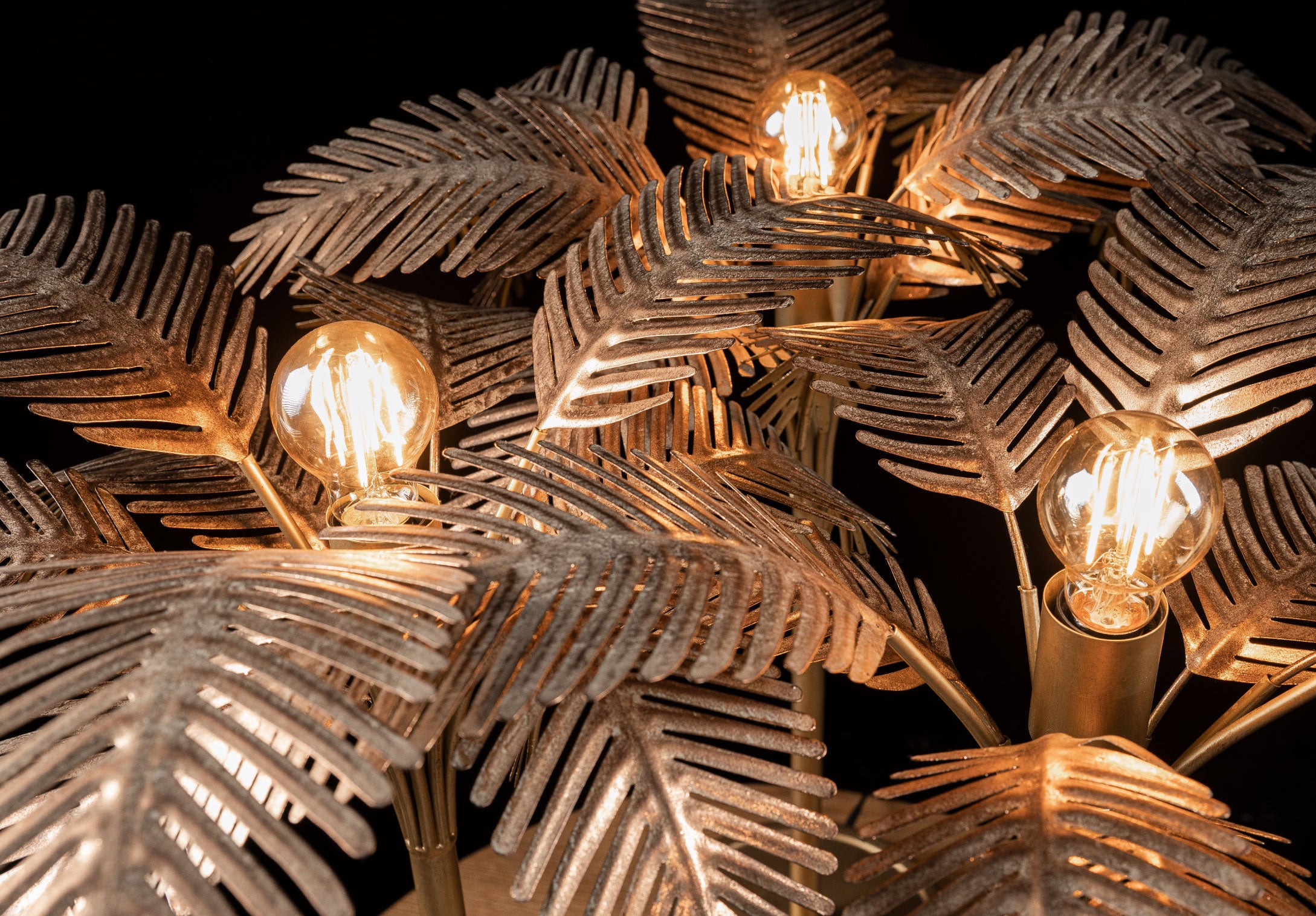 Lámpara de mesa Golden Palm